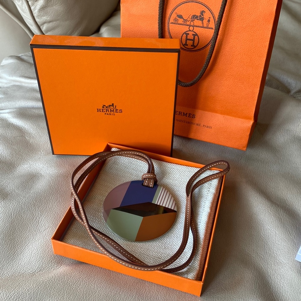 Hermès Minimal City Pendant Necklace